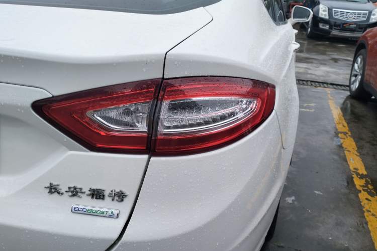 Used Ford Mondeo 2013 2.0L GTDi 200 Luxury Model Right Rear Taillight