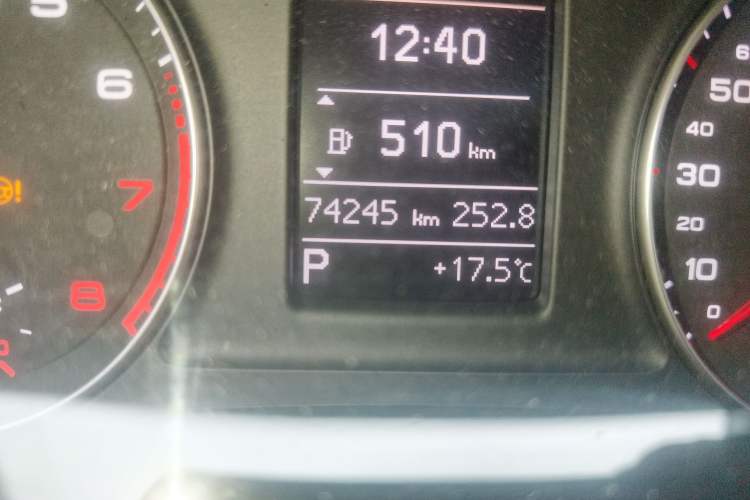 Used Audi Q3 2016 30 TFSI Fashion Model Odometer Close Up