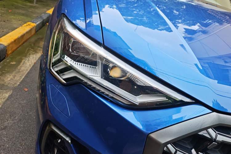 Used Audi Q3 2023 Updated 45 TFSI quattro Stylish and Dynamic Edition Right Front Headlight
