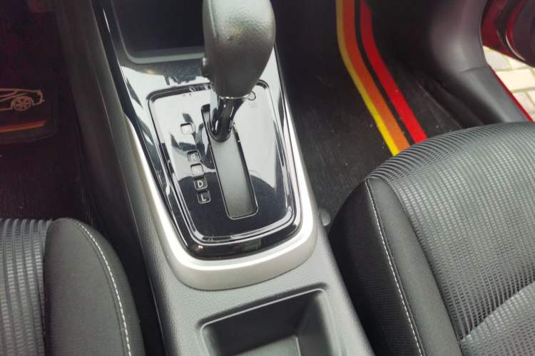 Used Nissan Tiida 2016 1.6L CVT Cool Dynamic Edition Gear Lever