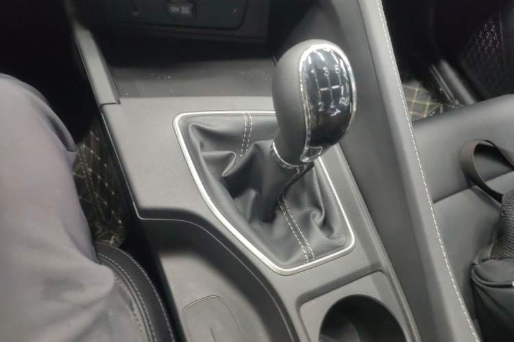 Used CHANGAN Eado 2025 PLUS 1.5L Manual Luxury Edition Gear Lever