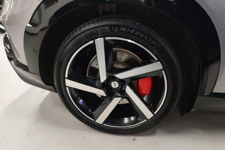 Used Xiaomi Auto YU7 2025 Ultra-Long Range High-Performance All-Wheel-Drive Max Edition Right Rear Wheel Hub