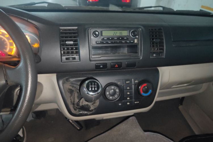 Used Jinbei Hiace 2014 2.0L Luxury Version V19
