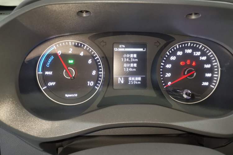 Used Wuling Yangguang 2025 Model 310KM Bus Edition—Customized by CATL