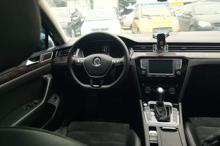 Used Volkswagen Magotan 2017 330TSI DSG Luxury Model
