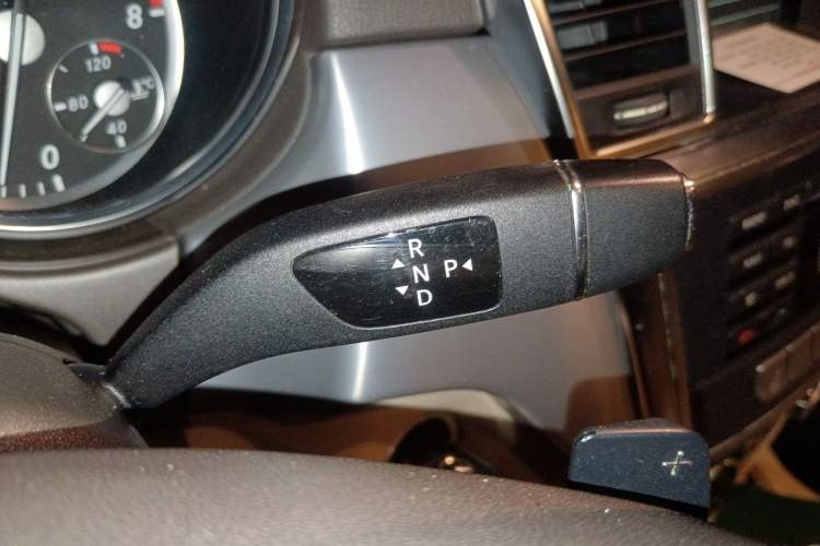 Used Mercedes-Benz M-Class 2014 ML 320 4MATIC Gear Lever