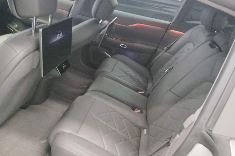 Used Nio ET7 2024 75 kWh Executive Signature Edition Interior 4