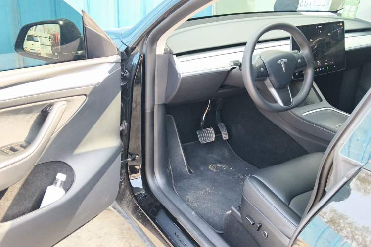 Used Tesla Model Y 2023 Rear-Wheel-Drive Version Driver Seat