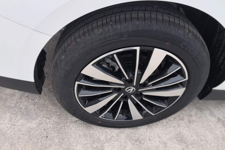 Used CHANGAN Eado PHEV 2025 Smart New Blue Whale 145KM Battleship Edition Right Rear Wheel Hub