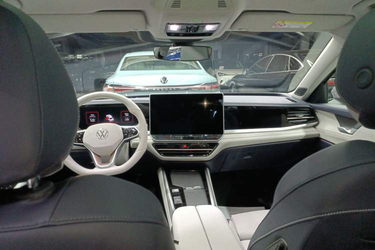 Used Volkswagen Passat 2025 Pro 380TSI Dragon Edition Center Console