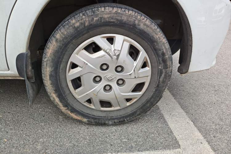 Used SAIC MAXUS Xintu V80 2023 2.0T Manual Classic Aoyuntong Short Wheelbase Ultra-Low Roof 5/6-Seater Right Front Wheel Hub