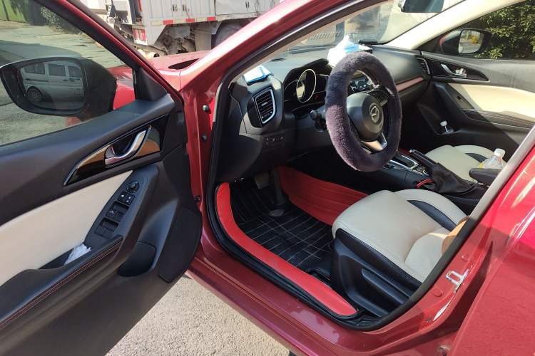 Used Mazda 3 Axela 2014 Sedan 2.0L Automatic Flagship Model