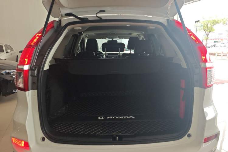 Used Honda CR-V 2015 2.4L two-wheel drive luxury version Trunk