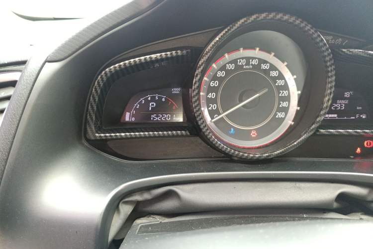 Used Mazda 3 Axela 2014 Sedan 1.5L Automatic Comfort Model