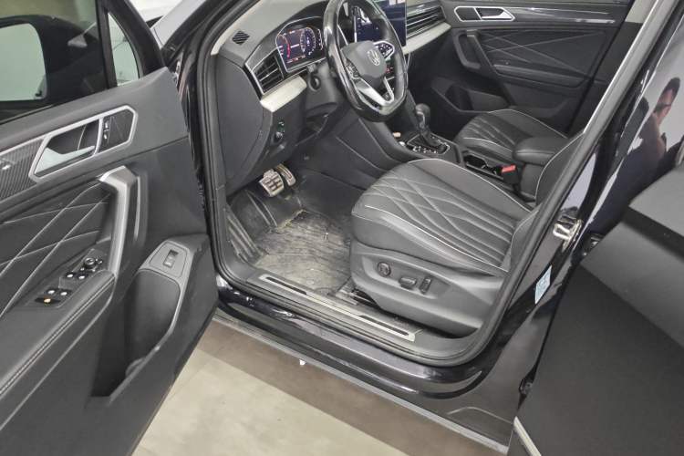 Used Volkswagen Tiguan L 2023 Restyled 330TSI Automatic Two-Wheel Drive R-Line Enhanced Comfort Version Driver Seat