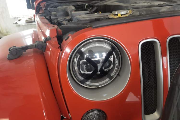 Used Jeep Wrangler 2017 3.0L Sahara Four-Door Comfort Edition Right Front Headlight