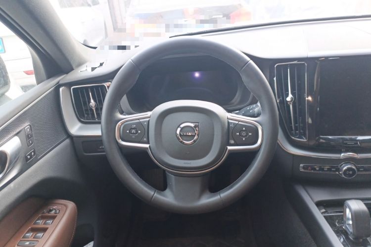 Used Volvo XC60 2025 B5 4x4 Smart Luxury Edition
