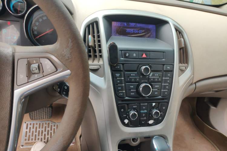 Used Buick GT 2012 GT 1.6L Automatic Fashion Edition Audio And AC Panel