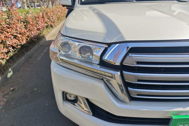 Used Toyota Land Cruiser  Right Front Headlight