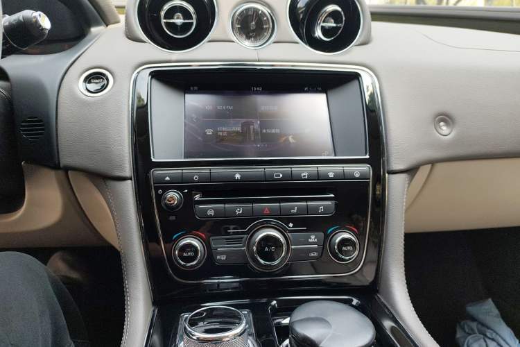 Used Jaguar XJ 2016 XJL 3.0 SC Four-Wheel Drive Panoramic Business Edition