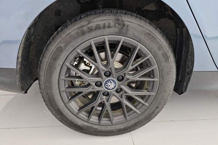 Used BYD Qin PLUS 2025 EV Smart Drive Edition 420KM Leading Model Right Rear Wheel Hub