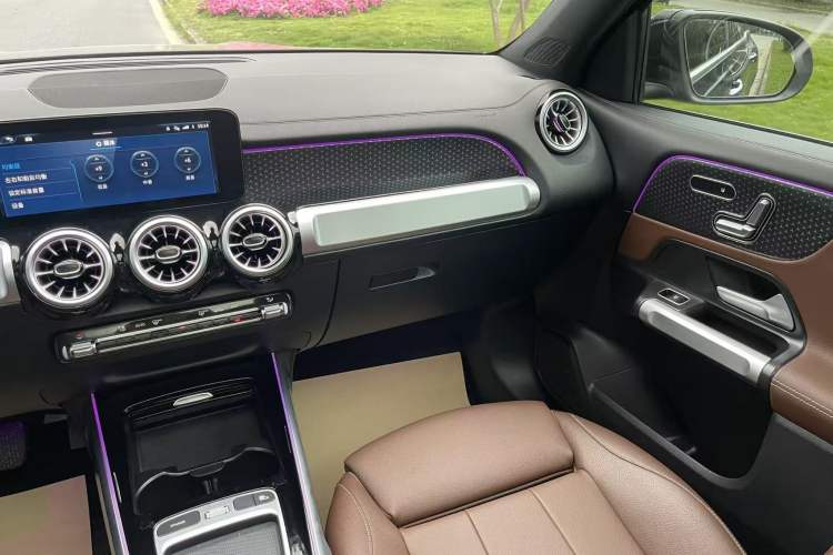 Used Mercedes-Benz GLB 2024 Refresh GLB 220 Fashion Edition Audio And AC Panel