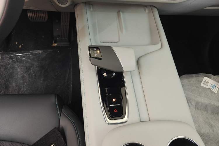 Used Changan UNI-Z New Energy 2025 Model, Smart New Blue Whale 125km Battleship+ Version
