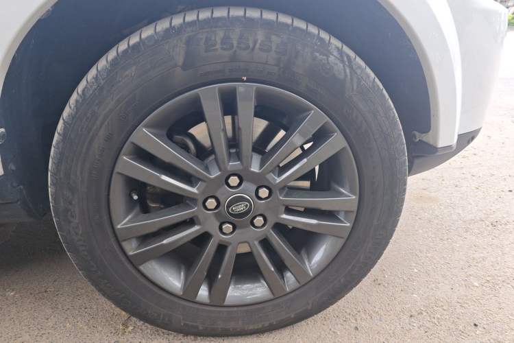 Used Land Rover Discovery 2016 3.0 SC Obsidian Black Heritage Edition HSE Right Front Wheel Hub