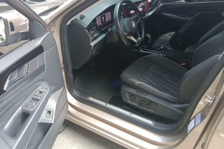 Used Volkswagen Passat 2022 330TSI Luxury Edition Driver Seat