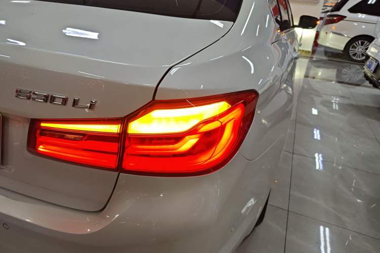 Used BMW 5 Series 2019 530Li Luxury Edition Premium Package
