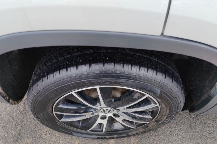 Used Volkswagen Tiguan 2015 1.8TSI Automatic All-Wheel-Drive Luxury Model Exterior 5