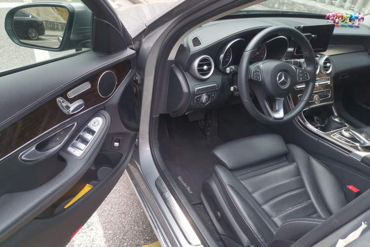 Used Mercedes-Benz C-Class 2015 Facelift C 200 L