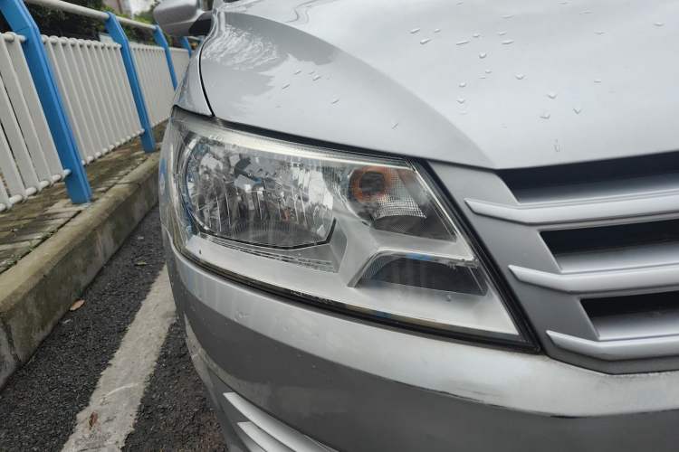 Used Volkswagen Santana 2013 1.6L Manual Fashion Edition Right Front Headlight