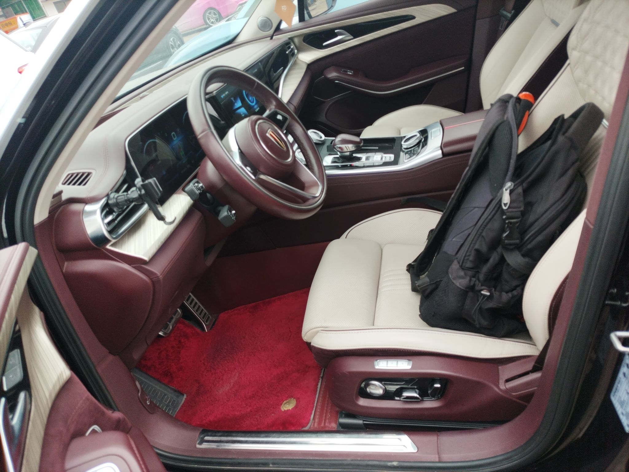 المقاعد الأمامية داخل السيارة