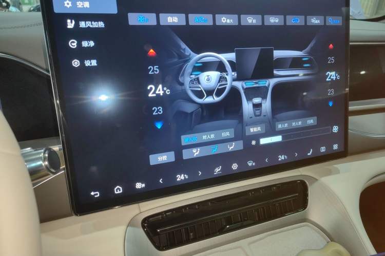 Used Denza N7 2025 702 Intelligent Driving Dual-Laser Luxury Edition Audio And AC Panel