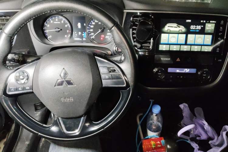 Used Mitsubishi Outlander 2020 2.0L Two-Wheel Drive Enjoyment Version 5 Seats Audio And AC Panel
