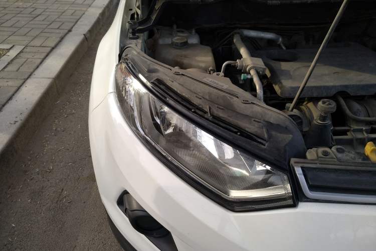 Used Ford EcoSport 2013 1.5L Manual Fashion Model Right Front Headlight