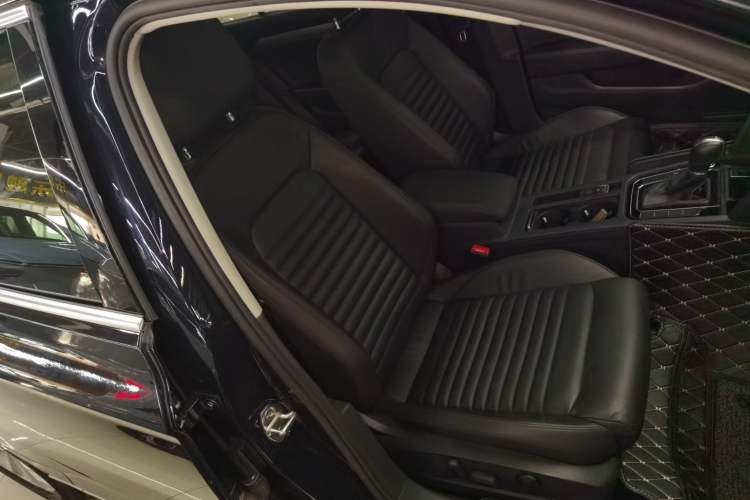 Used Volkswagen Magotan 2018 330TSI DSG Advanced Model Right Front Seat