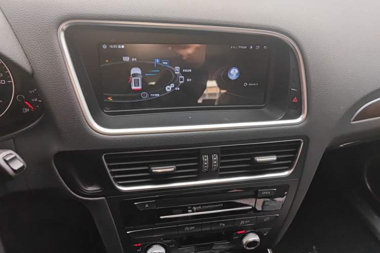 Used Audi Q5 2017 40 TFSI Comfort Model Audio And AC Panel