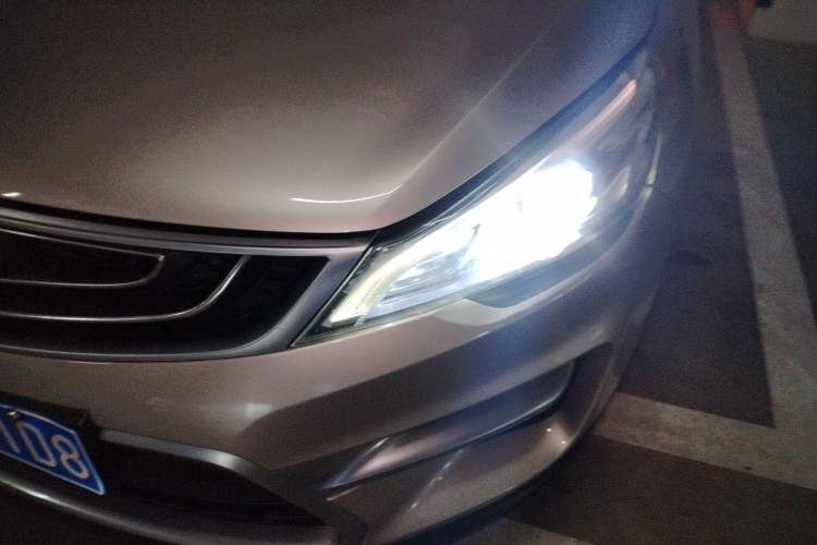 Used Geely Auto Emgrand GS 2016 Sport Edition 1.3T Automatic LingShang Model Left Front Headlight