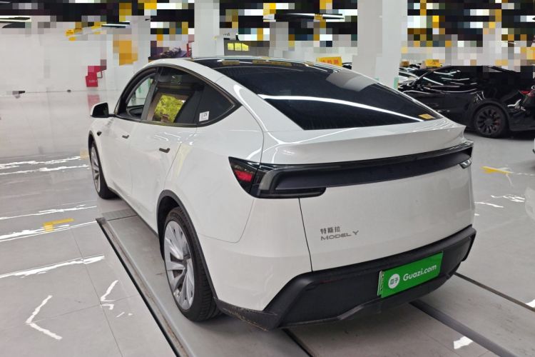 Used Tesla Model Y 2025 Rear-Wheel-Drive Version Exterior 2