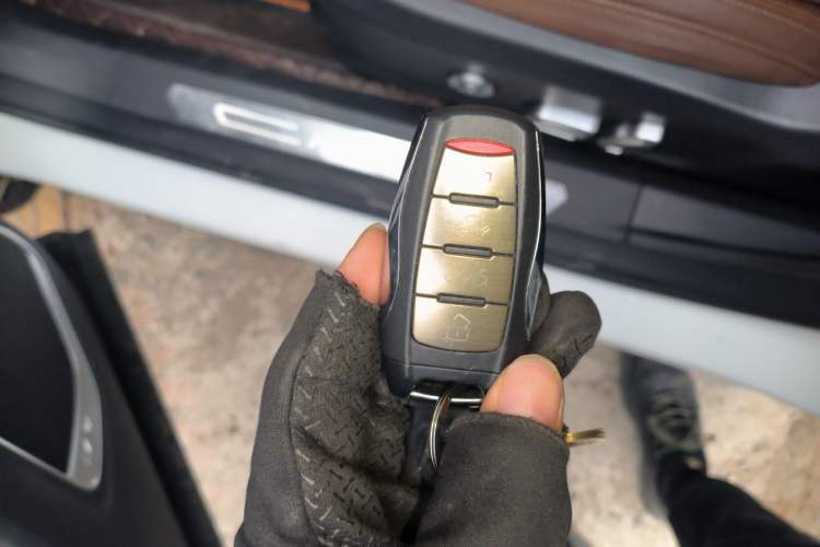 Used Haval H6 2017 Red Label 2.0T Automatic Two-Wheel Drive ZhiShang Model