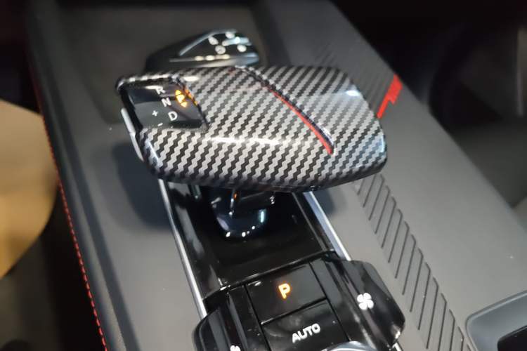 Used CHANGAN OSHAN Z6 2022 Blue Whale 1.5T DCT Luxury Model Gear Lever