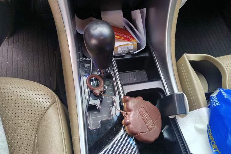 Used Hyundai Sonata 2013 2.0L Automatic Luxury Edition Gear Lever