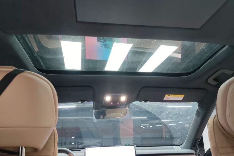 Used ONVO Luxeed L90 2025 Model—Max Six-Seater Version Headliner