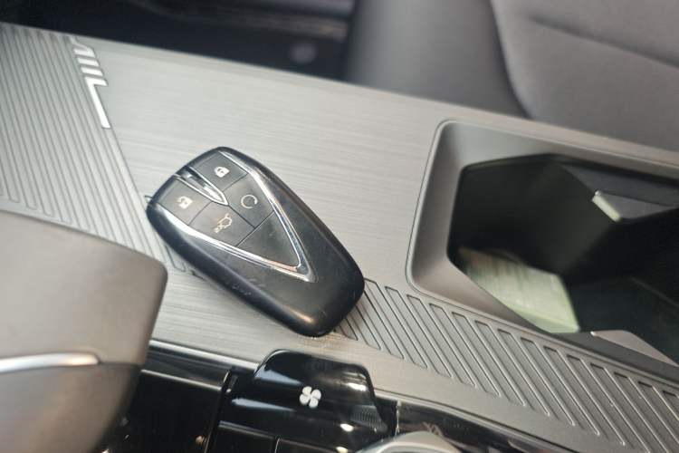 Used CHANGAN OSHAN Z6 2022 Blue Whale 1.5T DCT Smart Edition