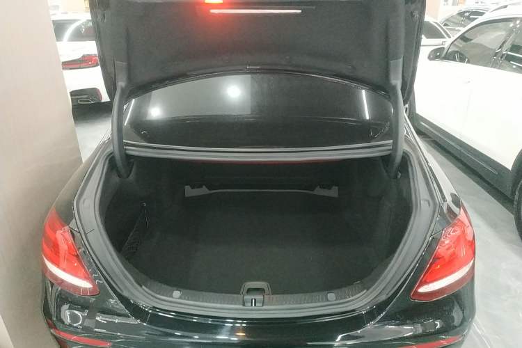 Used Mercedes-Benz E-Class 2018 E 200 Sport Edition Trunk