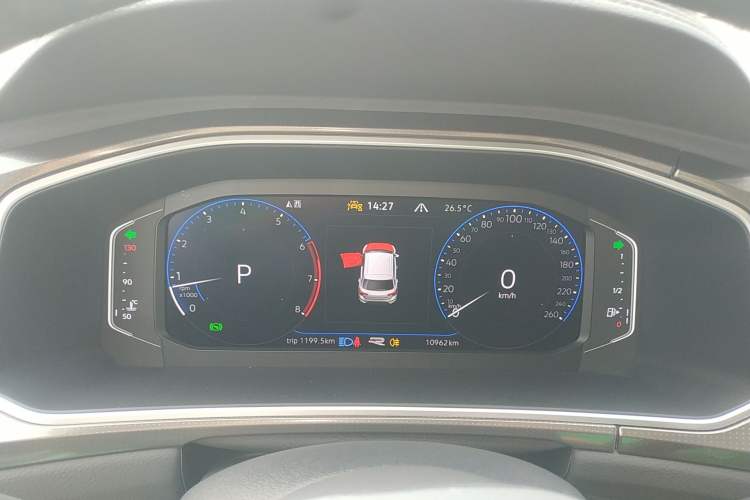 Used Volkswagen T-ROC 2023 300TSI DSG Two-Wheel-Drive Chen Guang Edition Instrument Cluster