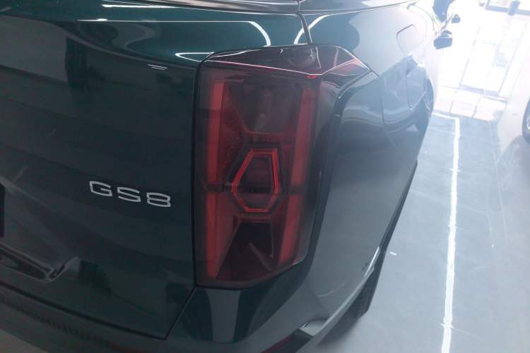 Used GAC Trumpchi GS8 2022 Flagship Series 2.0 TGDI Two-Wheel-Drive Prestige Edition (6-seater) Right Rear Taillight