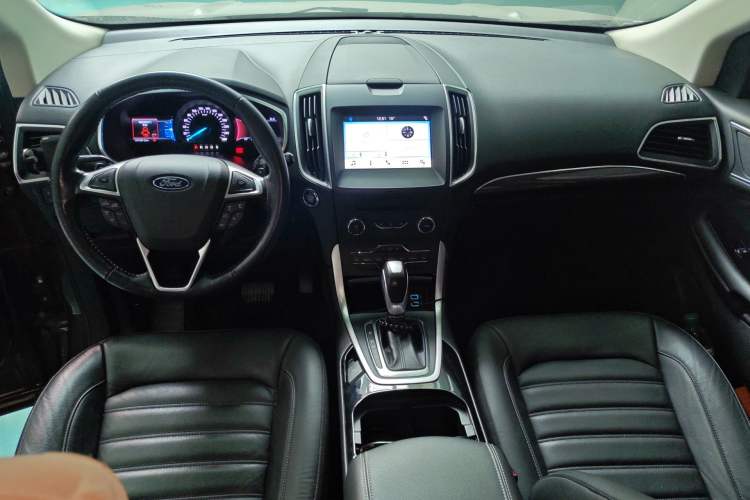 Used Ford Edge 2016 EcoBoost 245 Two-Wheel-Drive Titanium 7-Seater Center Console